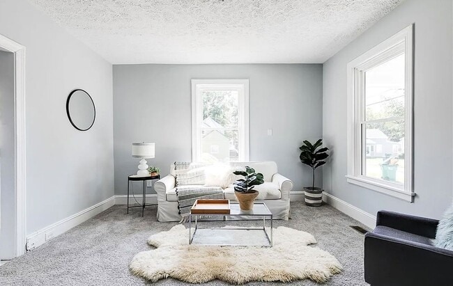 Interior Photo - 1901-1915 Whitcomb