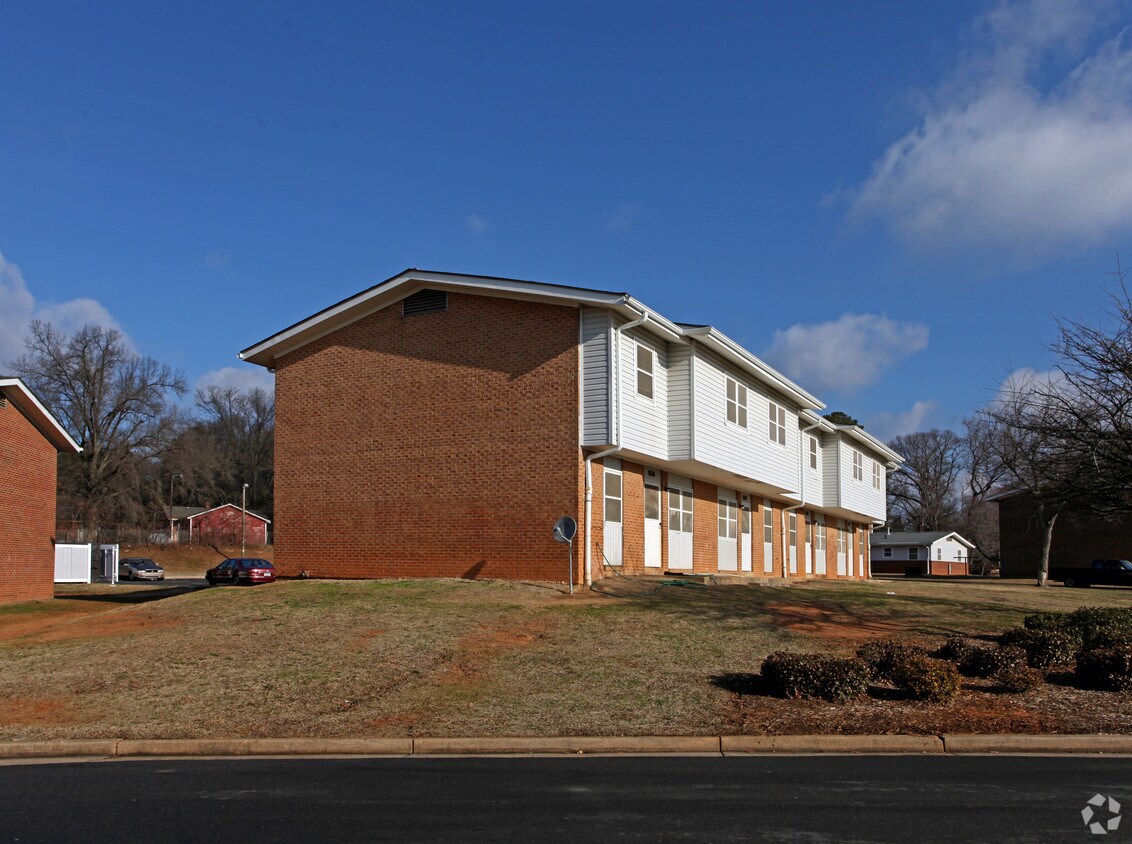 Dillehay Courts Apartments in Charlotte NC Apartments com