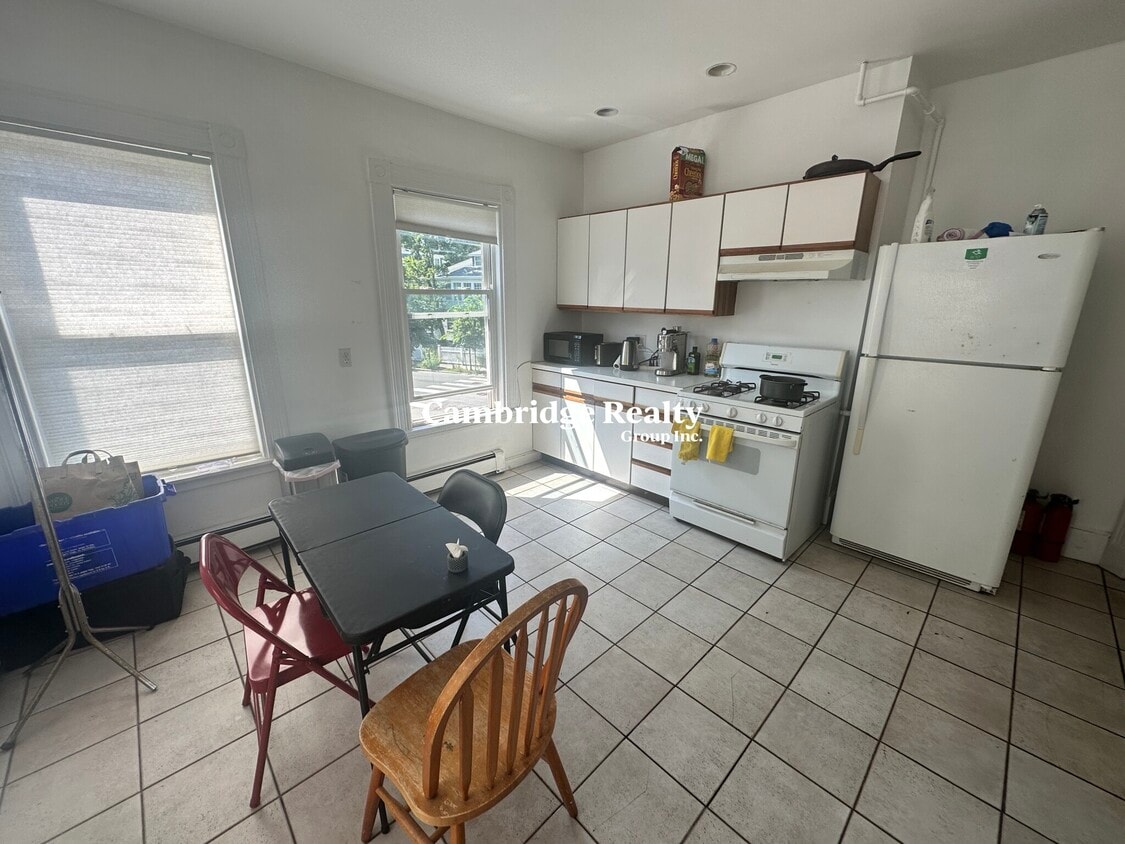 Primary Photo - 86 Kirkland St