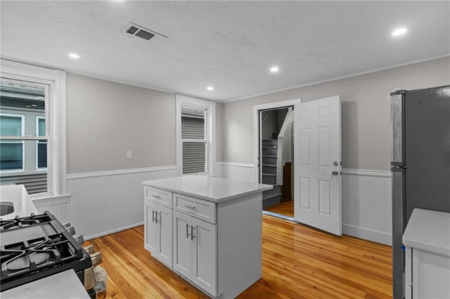 Photo - 382 Orms St Apartment