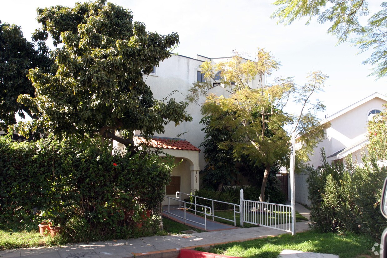 Foto principal - 1633 Stanley Ave