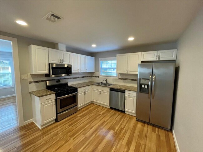 Building Photo - 2203 Coleto St