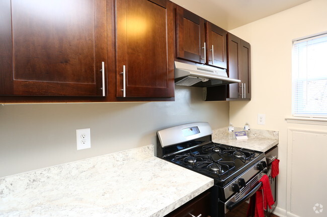 Kitchen - Sequoia Manor Apartments