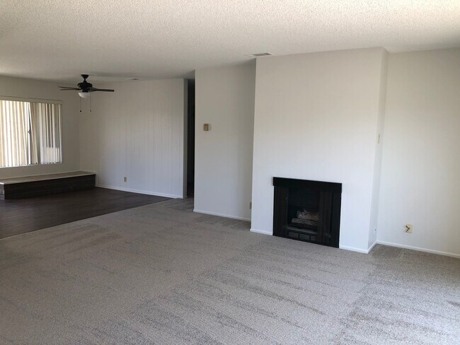 Foto del edificio - Peaceful Del Prado Townhome in Camarillo
