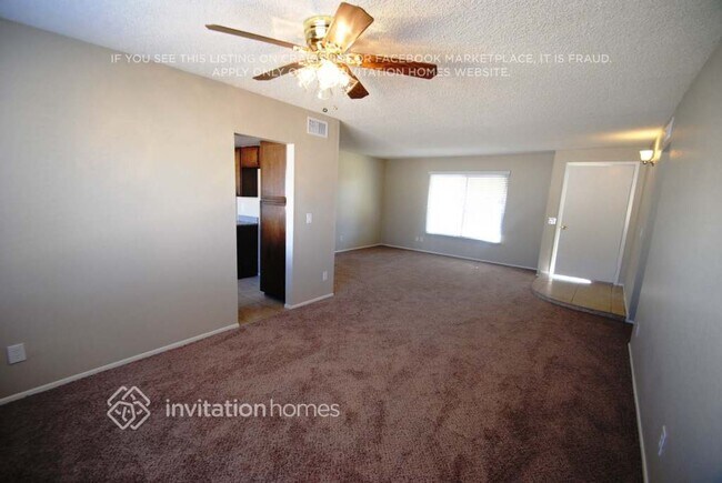 Foto del edificio - 4806 W Christy Dr