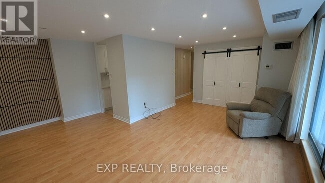 Photo du bâtiment - 1200 Bridletowne Cir