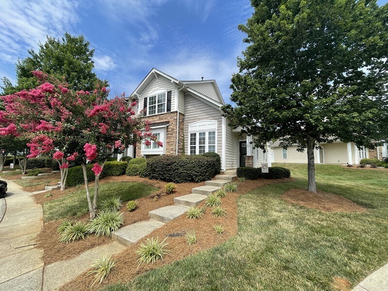 EndUnit Townhouse (3/2.5) in Belmont House Rental in Belmont, NC
