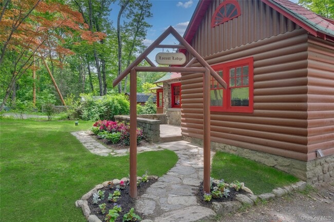 Building Photo - 16 Locust Dr