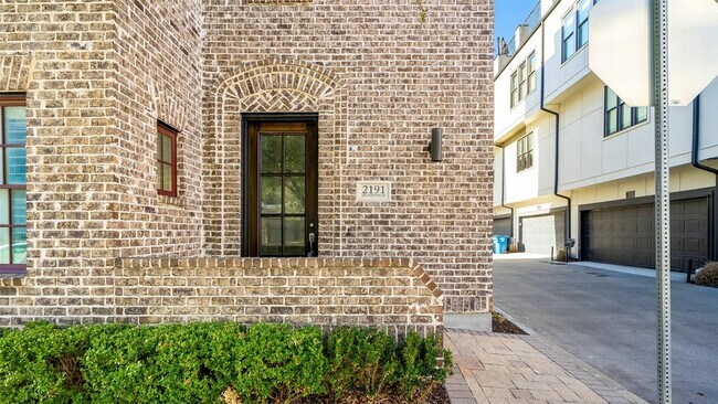 Foto del edificio - 2191 Helsminster Dr
