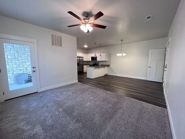 Foto del edificio - 334 W 460 N