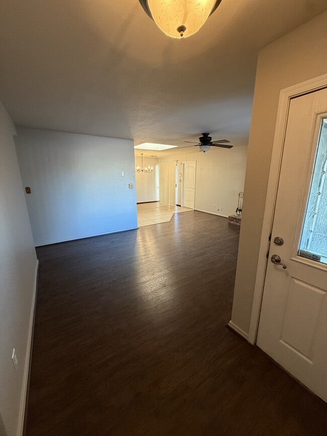 Foto del edificio - 422 Emery Dr