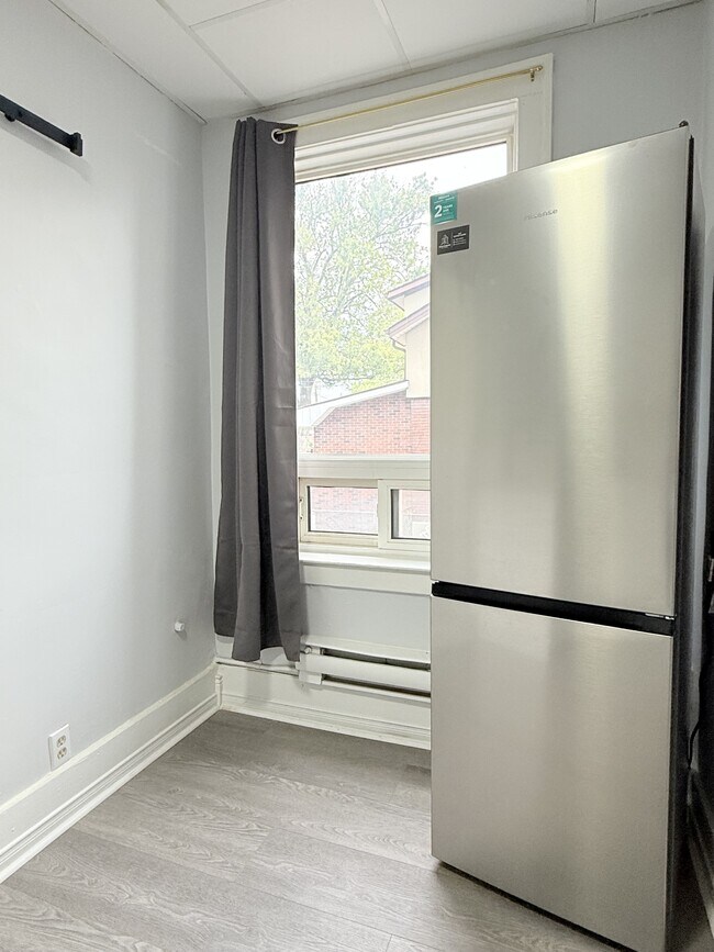 Photo du bâtiment - 1495 Gladstone Ave