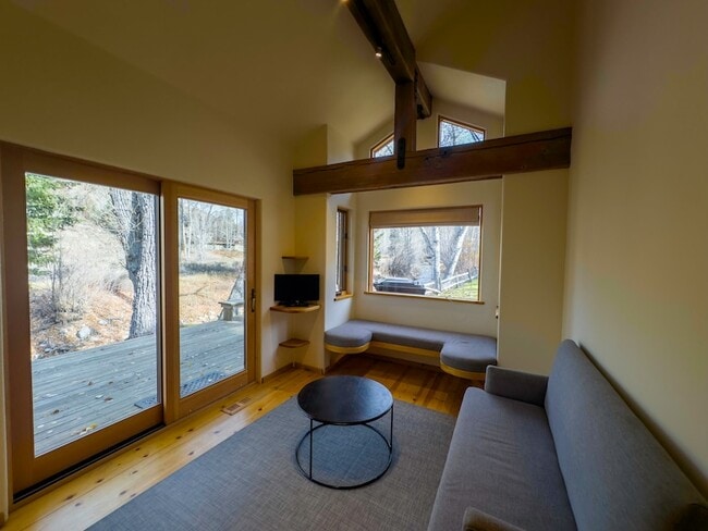 Foto del edificio - 233 Timberline Rd