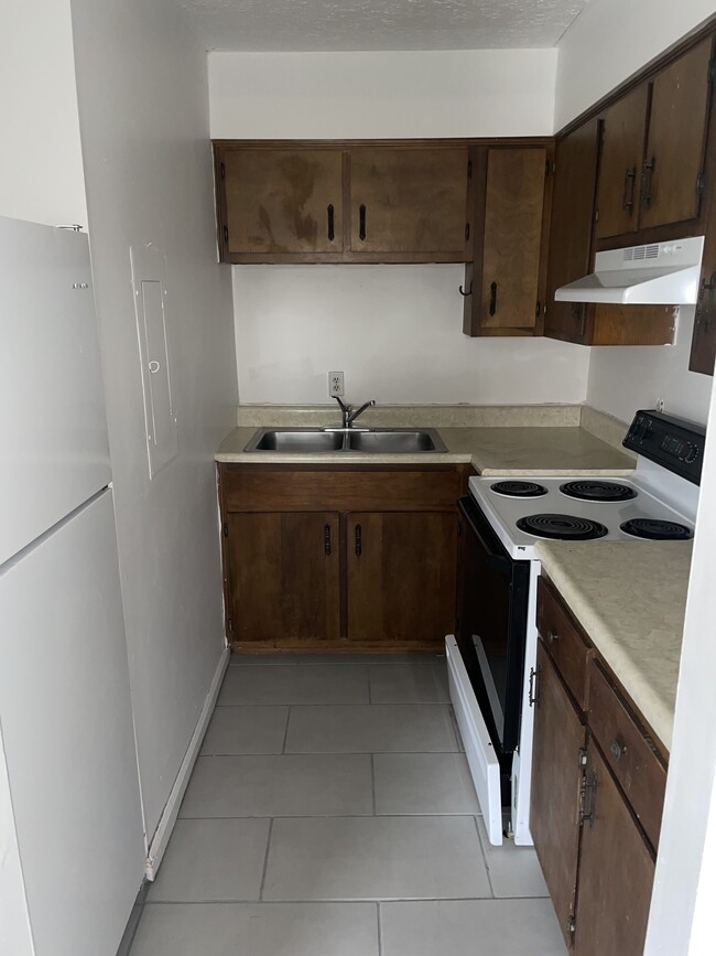 Kitchen - 601 Cheyenne Rd