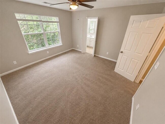 Foto del edificio - 6764 Blackstone Pl
