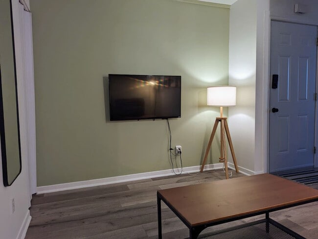 Building Photo - 1857 Rue Saint-Germain