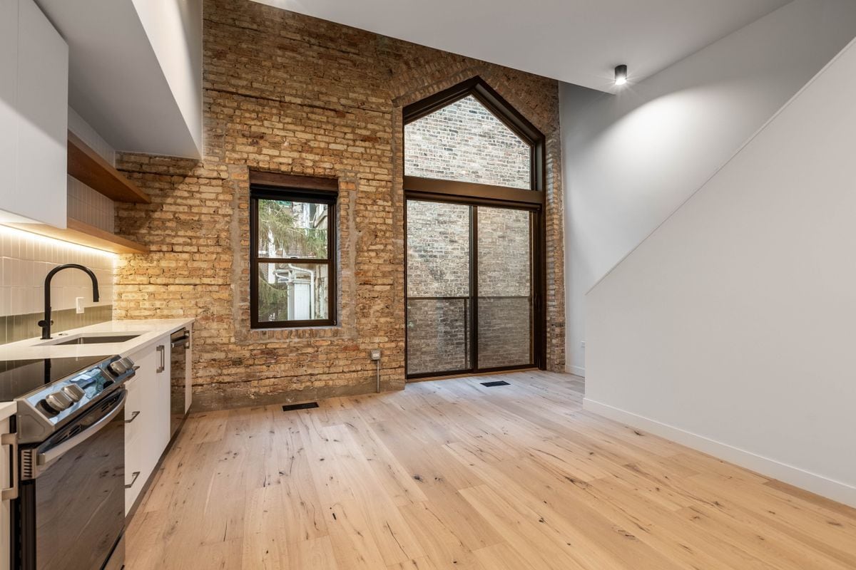 Building Photo - 1700 Oak Ave