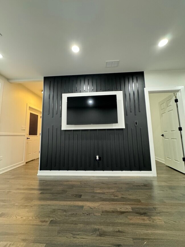 Building Photo - 3119 S 53rd Ave