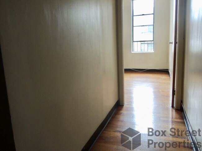 Foto del edificio - 347 E 9th St