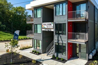 Building Photo - 2950 Summit St