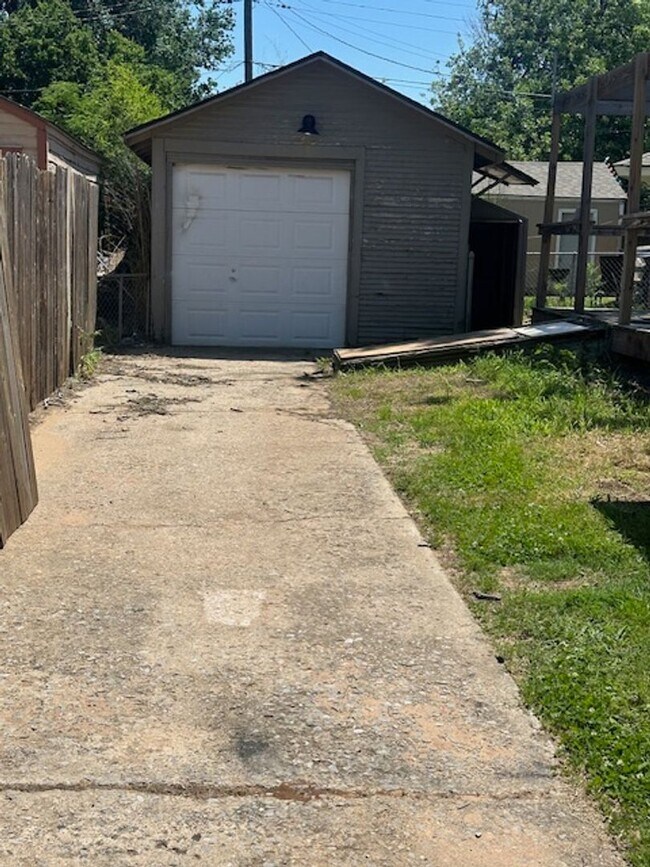 Building Photo - Updated - Wood Floors - 2/1