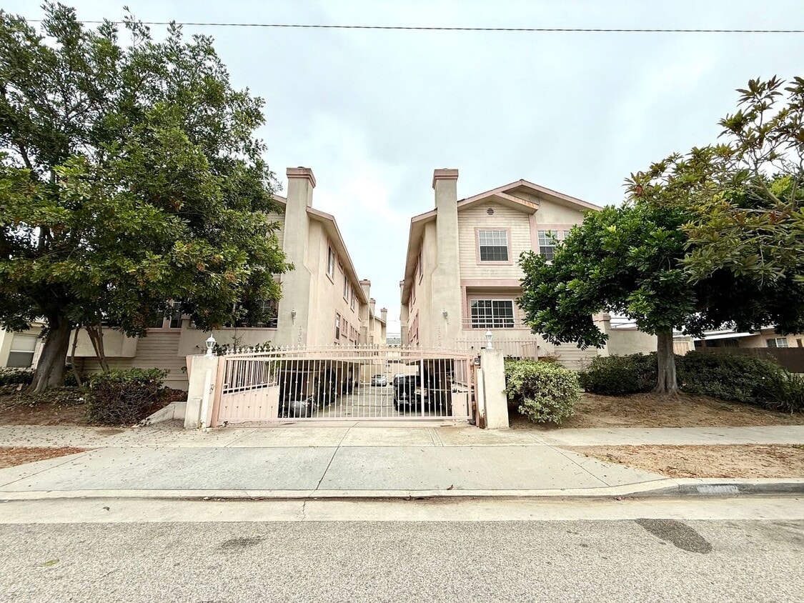 Cozy Renovated Townhome in Gardena! - Cozy Renovated Townhome in Gardena!