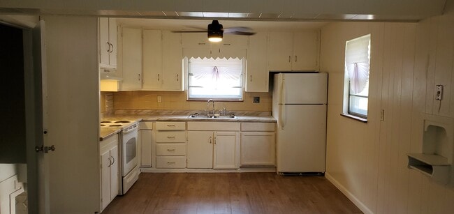 Foto del edificio - 1361 N Florissant Rd