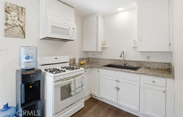 Foto del edificio - 21719 Neptune Ave