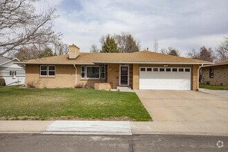 Building Photo - 1020 Meadowbrook Dr