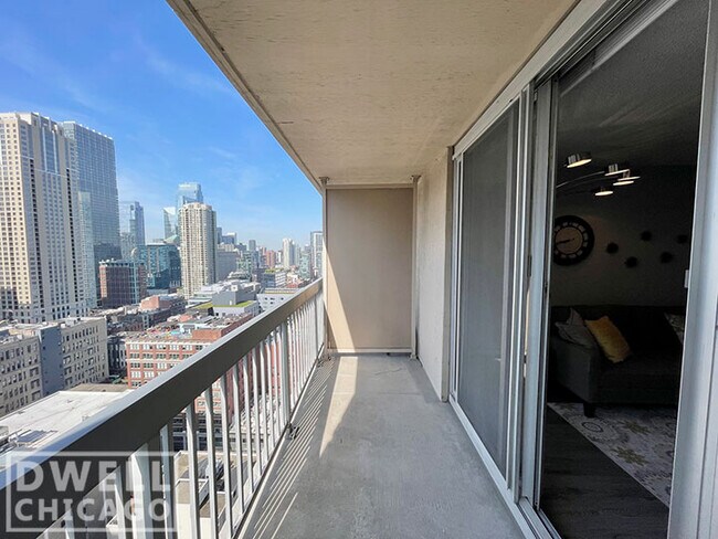 Foto del edificio - 550 N State St