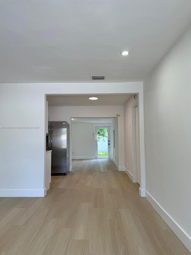 Foto del edificio - 4863 SW 44th Terrace