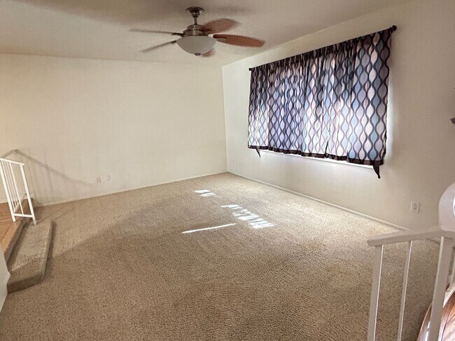 Foto del edificio - 4 Bedroom, 2 Bathroom Updated home with Pool!