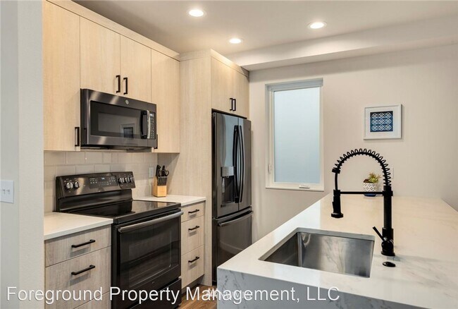 Foto del edificio - 2 br, 2 bath House - 915 N 103rd St Unit B