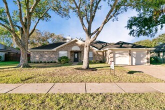 Building Photo - 802 Foxglove Dr