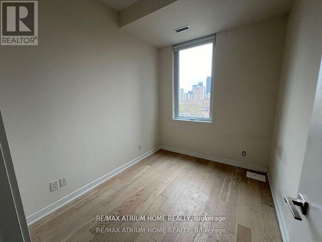 Building Photo - 17 Dundonald St