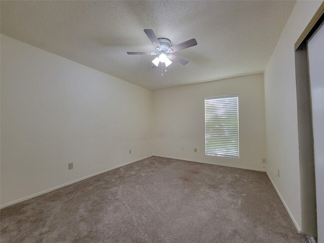 Building Photo - 833 Colchester Dr