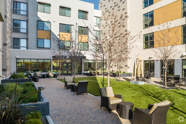 Patio central - Ivy Park at Milpitas