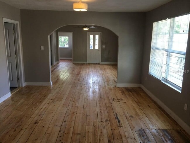 Building Photo - 3/2 COMING AVAILABLE!