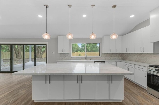 Building Photo - 8219 Wateka Cir
