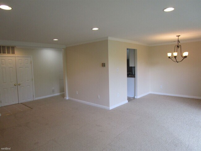 Foto del edificio - 3348 Huntley Square Dr