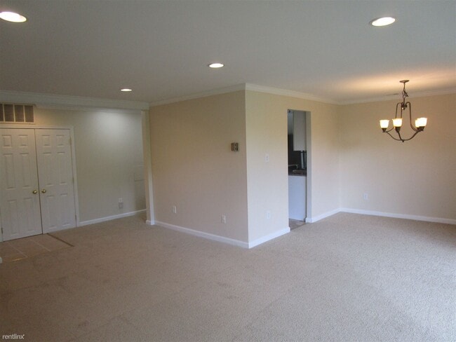 Building Photo - 3348 Huntley Square Dr