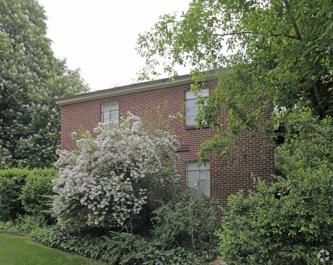 Building Photo - 1124 E 100 S