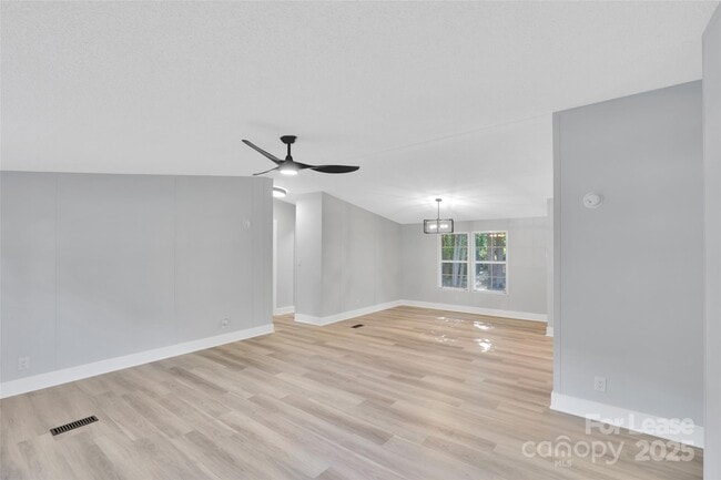 Building Photo - 166 Crystal Bay Dr