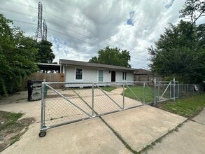 Building Photo - 10622 Norton Dr