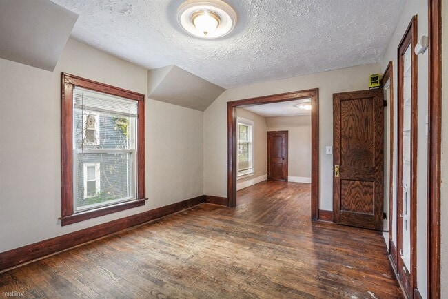 Building Photo - 2 br, 1 bath Duplex - 37 Caledonia St NE U...
