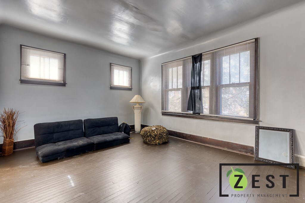 Foto principal - 15766 Ferguson St