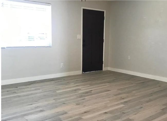 Building Photo - 830 S Lazona Dr