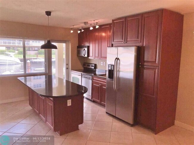 Foto del edificio - 2881 NE 32nd St