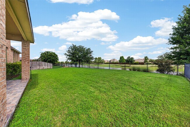 Foto del edificio - 26302 Misty Ember Ln