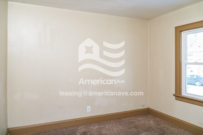 Foto del edificio - 4037#4101 Lower West Fairmount Avenue, 53209; #730423 - 730423